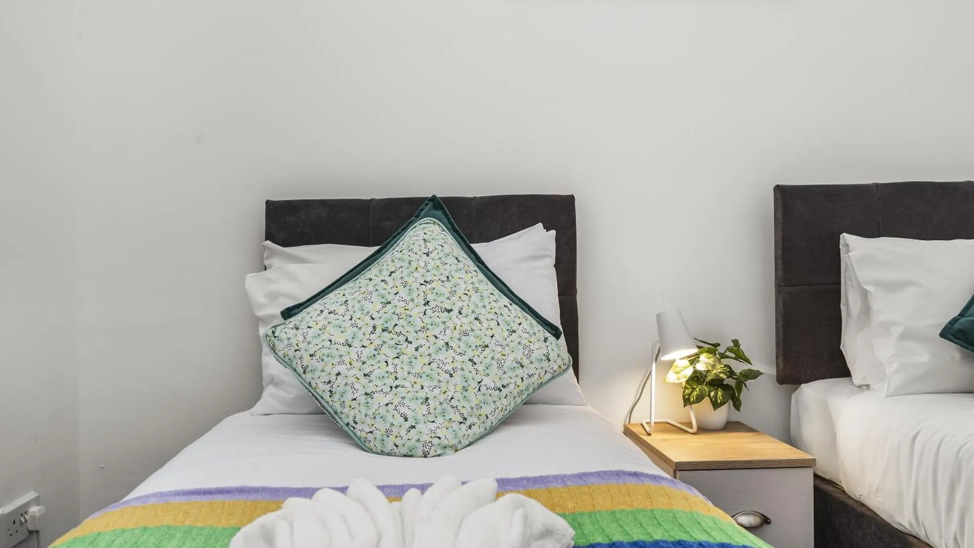 Cheeky Chappie With Direct Sea Views By My Getaways Apartamento Brighton