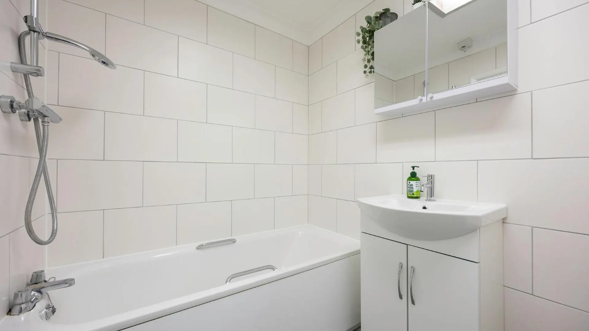 Cheeky Chappie With Direct Sea Views By My Getaways Apartamento Brighton