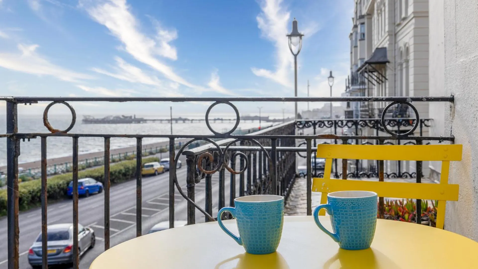 Cheeky Chappie With Direct Sea Views By My Getaways Apartamento Brighton